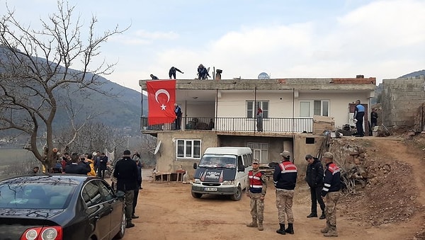 İlk olarak İdlib'deki saldırısı sonucu şehit olan 23 yaşındaki Uzman Onbaşı Ahmet Saygılı'nın Kahramanmaraş'taki evine acı haberi ulaştı.