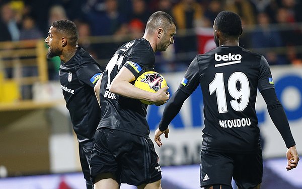 70. dakikada Elneny'nin pasında Burak Yılmaz durumu 1-1 yaptı.