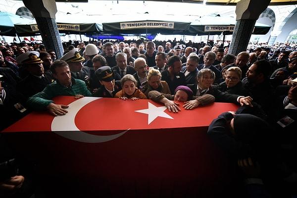 Astsubay Çavuş Mehmet Muhammet Akay, memleketi Mersin'in Yenişehir ilçesindeki Muğdat Cami'inde düzenlenen cenaze töreniyle son yolculuğuna uğurlandı.