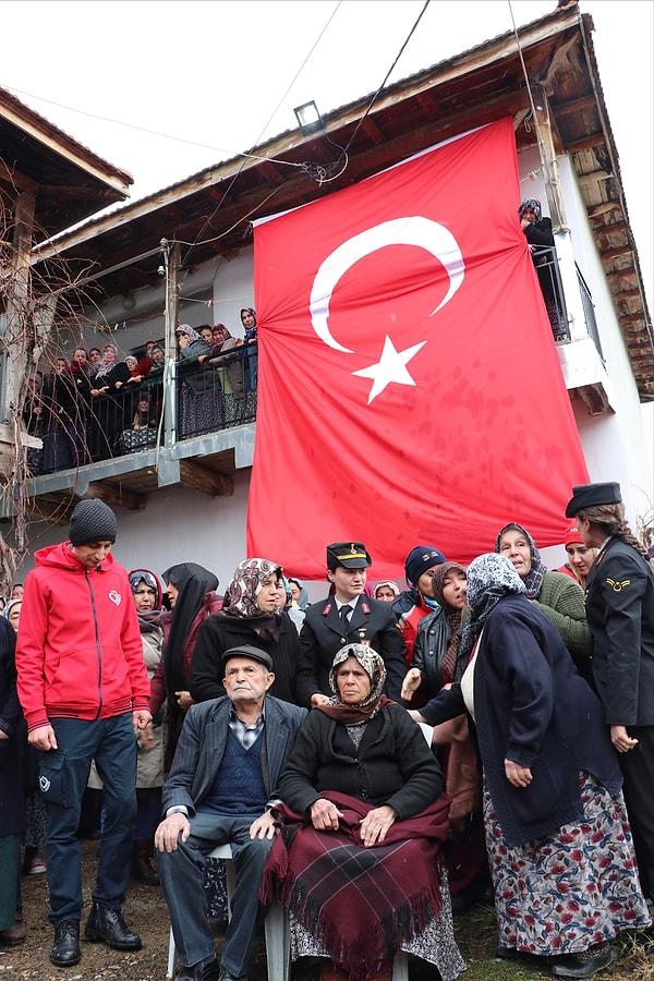 Uzman Çavuş Ali Turgut (41), Uşak'ın Banaz ilçesinde toprağa verildi.
