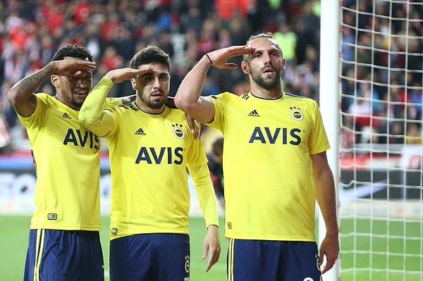 Fenerbahçe 35. dakikada Vedat Muriç'in ayağından bulduğu golle 1-0 öne geçti.