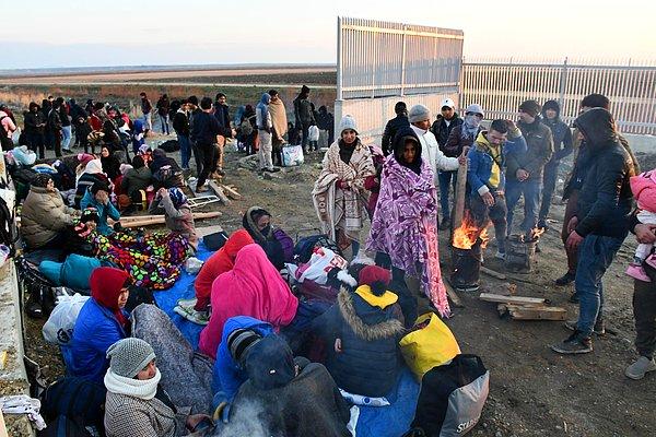 Göçmenler Pazarkule'nin yanı sıra diğer gümrük bölgesi olan İpsala Sınır Kapısı'na da yönelmiş durumdalar.