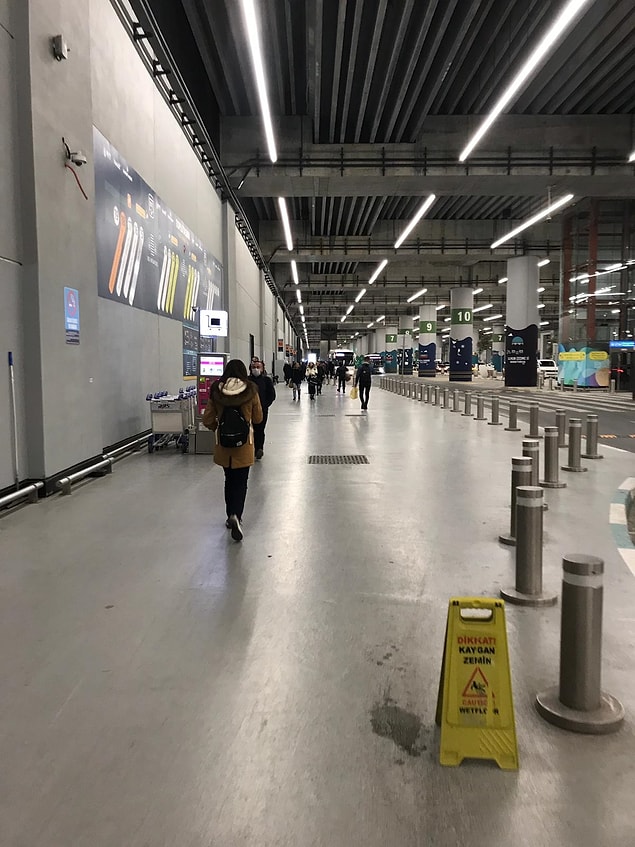 📌 İstanbul Havalimanı'nı kullanan vatandaşlar ve ziyaretçiler; İstanbulkart dolum noktalarına ne kadar güç ulaştıklarına dair İBB Beyaz Masa, İETT ve OTOBÜS AŞ'ye çok sayıda şikayette bulunmuştur.