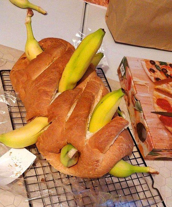 2. "İlk kez banana bread (muzlu ekmek) yaptım. Yeni tarifler için takipte kalın!"