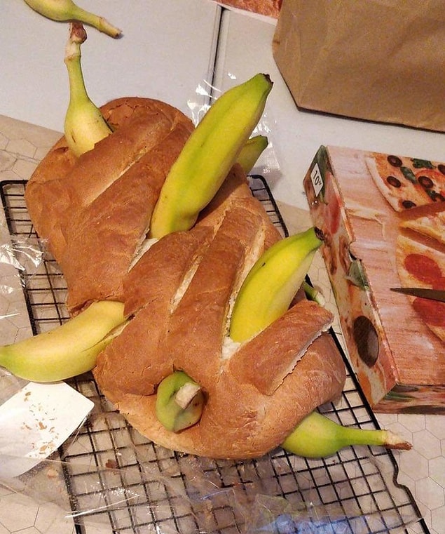 2. "İlk kez banana bread (muzlu ekmek) yaptım. Yeni tarifler için takipte kalın!"