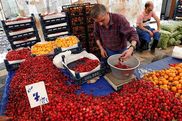Yurt içi üretici fiyat endeksi ise yıllık yüzde 9,26, aylık yüzde 0,48 arttı.