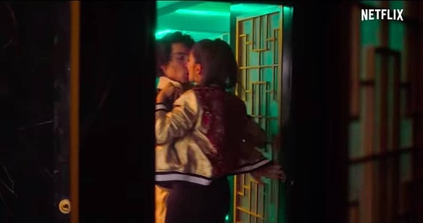 21. Rebeca'nın sağı solu yumruklaması, Samuel'in de Valerio'yu yumruklaması acaba şu öpüşmeden kaynaklanıyor olabilir mi?