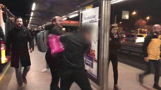 Metrobüs'te Taciz İddiasına Yolculardan Tekme ve Yumruklu Dayak!