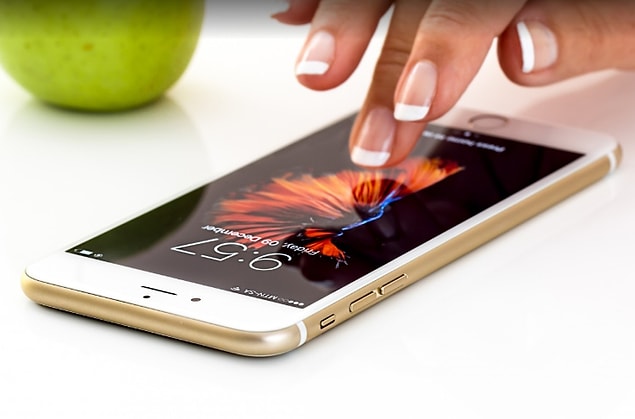 10. Başkalarıyla kendinizi kıyaslamanıza neden olan uygulamaları telefonunuzdan silin.