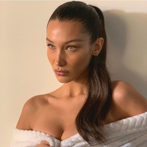 Hem podyumların hem de sosyal medyanın en çok aranan ismi olan güzeller güzeli Bella Hadid'i tanımayan yoktur.