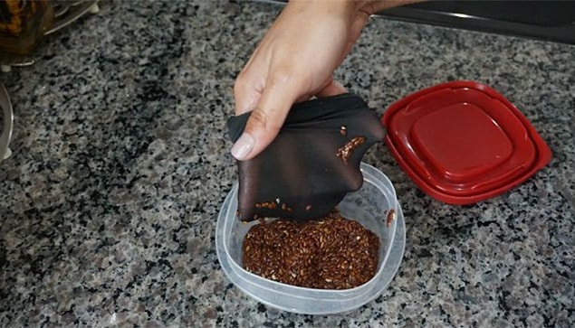 5. Dolgun, parlak ve belirgin bukleler için keten tohumu jeli hazırlayın.