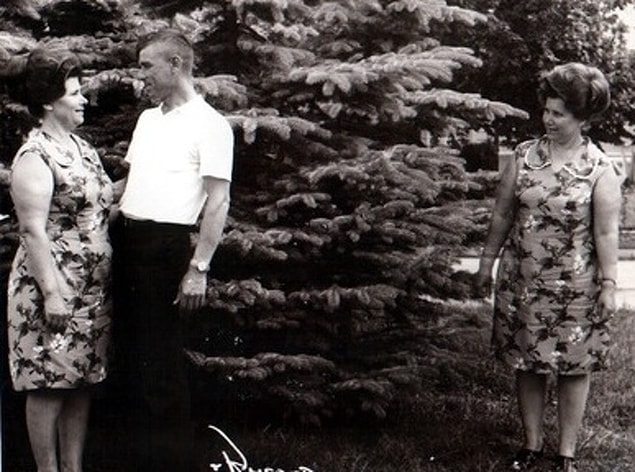 23. "Büyükbabam ve büyükannem tatildeler. Fotoğrafçı fotoğrafın üzerinde ufak bir oyun oynamış!"