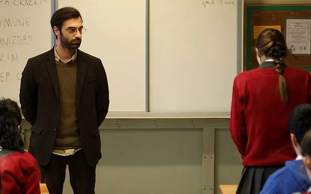 İlk bölümüyle fazlasıyla içine çekti ancak konunun nasıl sürdürüleceği ve orijinaline ne kadar bağlı kalınacağı merak konusu.