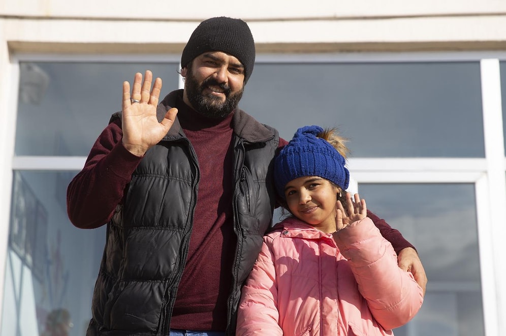 Gözyaşları İçinde Yardım İstemişti: Yunanistan Sınırında Ailesini Kaybeden 12 Yaşındaki Menice, Babasıyla Buluştu