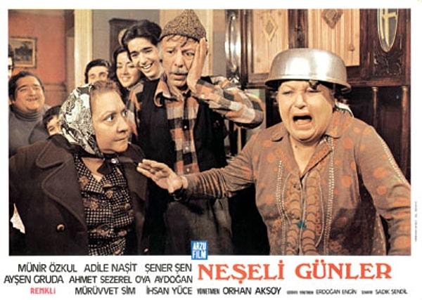 Yeşilçam'ın ve Arzu Film'in bize kazandırdığı göz bebeklerimizden Neşeli Günler. Orhan Aksoy'un yönetmenliğini yaptığı, Sadık Şendil'in senaryosunu yazdığı film, 1978 yılında tam 26 günde çekilmiş.