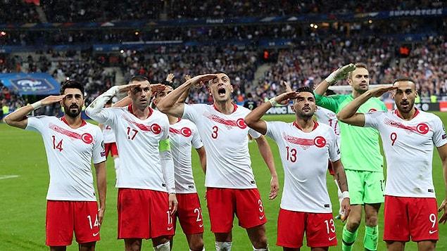 Umuyoruz daha fazla sakatlık yaşamayız! Ne kadar çok sakatımız olsa da Türk Milli Takımı'na güvenimiz tam. Euro 2020'de sizlere güveniyoruz.