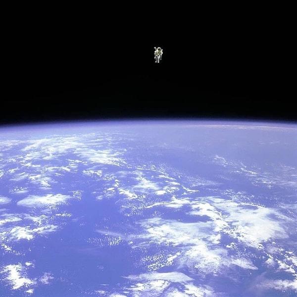 13. Astronot Bruce McCandless, uzayda serbest uçuş yapan ilk kişidir.