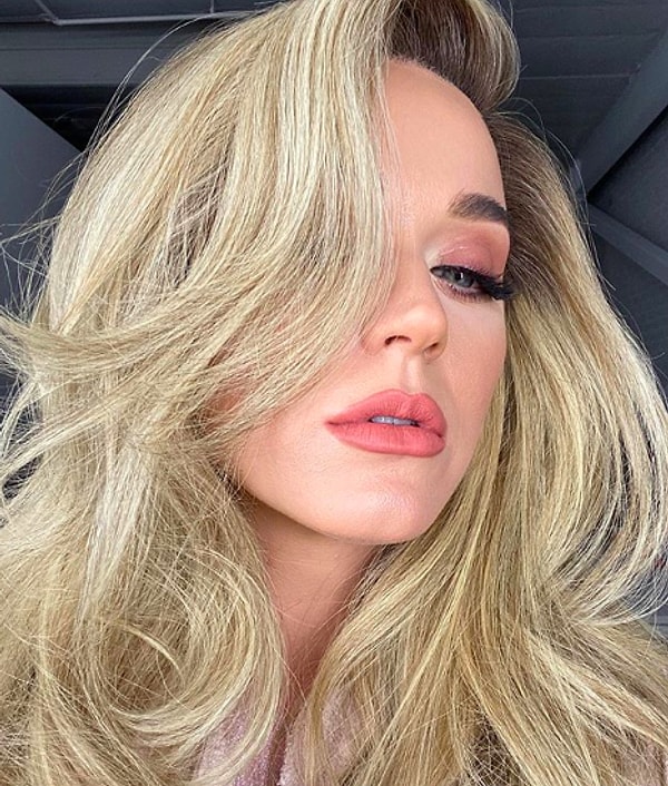 35-летняя певица Кэти Перри и 43-летний актер Орландо Блум станут родителями.