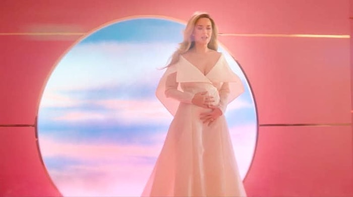 Кэти Перри объявила о своей беременности в видеоклипе на новую песню