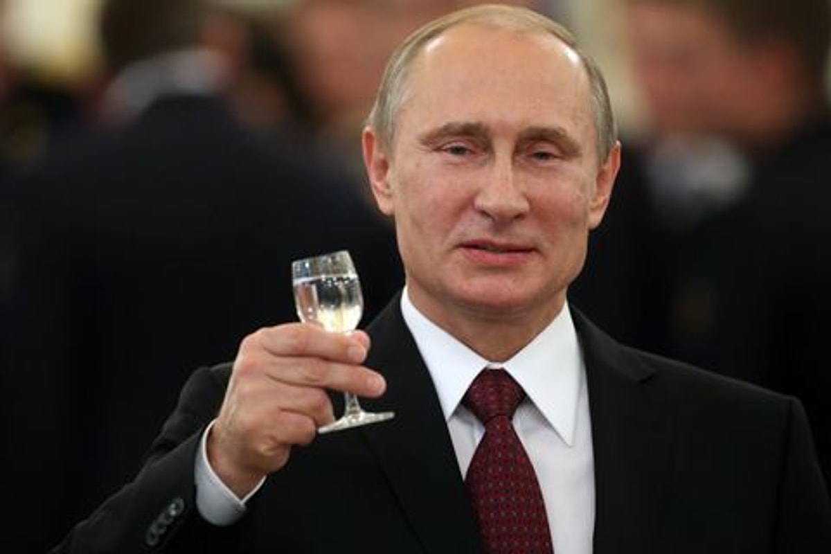 Путин с цветами с днем рождения