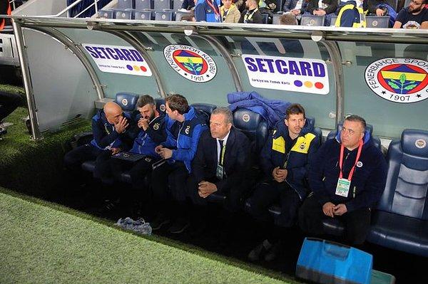 Maça yedek kulübesinde başlayan Emre Belözoğlu, kulübede antrenörlerin oturduğu bölümde oturdu ve maç sırasında takım arkadaşlarına sık sık taktik verdi.