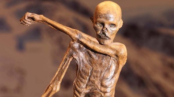 11. Buz Adam Ötzi'nin 5000 yıllık bedenini bulan adam, 2004'te buzun içinde ölü bulunmuştur.
