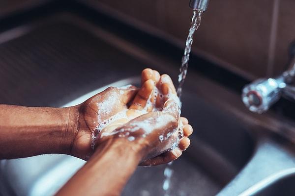 12. 2 yıllık bir araştırmanın sonucuna göre ellerinizi günde 5 kez yıkamak, solunum yolu enfeksiyonu riskini %45 oranında azaltıyor.