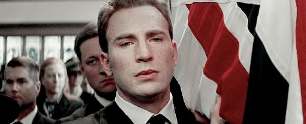 7. 'Kaptan Amerika: Kahramanların Savaşı'nda, Steve'in Peggy'nin tabutunu taşıdığı sahne.