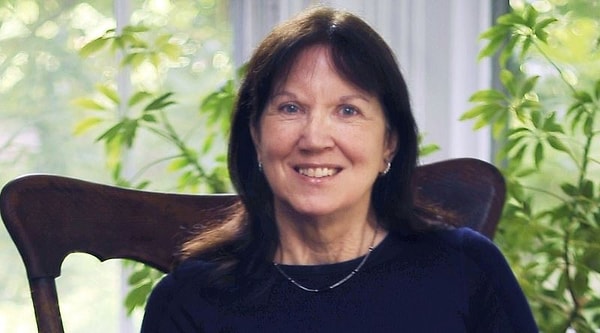 4. Когда два парашюта Джоан Мюррей не открылись на высоте 4400 метров, женщина врезалась в гнездо огненных муравьев со скоростью 130 километров в час. Врачи сказали, что укус муравьев более двухсот раз вызвал у женщины секрецию гормона адреналина и заставил ее сердце продолжать биться.