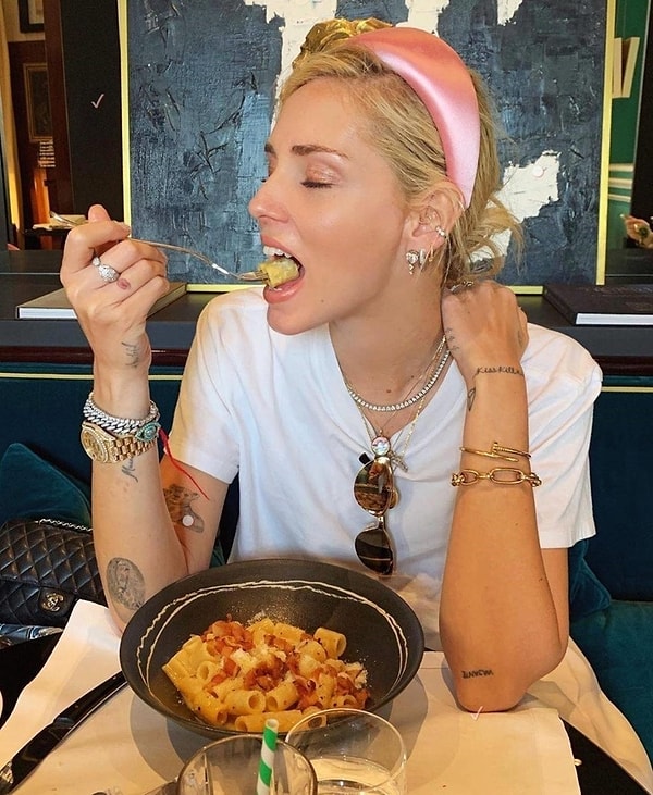 8. Если вы заказываете макароны, официант поймет, что вы не являетесь постоянным клиентом и не открыты для новых вещей. Рестораны добавляют такие блюда в свое меню, потому что их легко приготовить и это экономично.