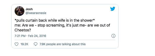 3. Eşi duştayken perdeyi aniden çeken adam, çığlığı basan kadın!!! Ve adamın cevabı 'Hayatım, bağırma, Cheetos cipsimiz mi bitmiş?'