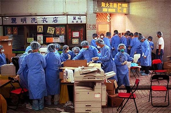 Yine aynı hastanede virüsü kapan Prof. Dr. Henry Chan, hastalığın hayatını kararttığını anlatıyor.