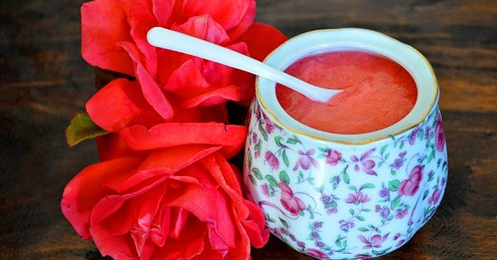 Gül Reçeli Tarifi: Tadına ve Kokusuna Bayılacağınız, Kahvaltı Sofralarının Vazgeçilmezi Olan Gül Reçeli Nasıl Yapılır?