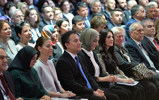 Akit Yazarı: 'Pusuda Bekleyen Ali Babacan'ın Partisi ile Koronavirüs de Türkiye'de Görünür Oldu'