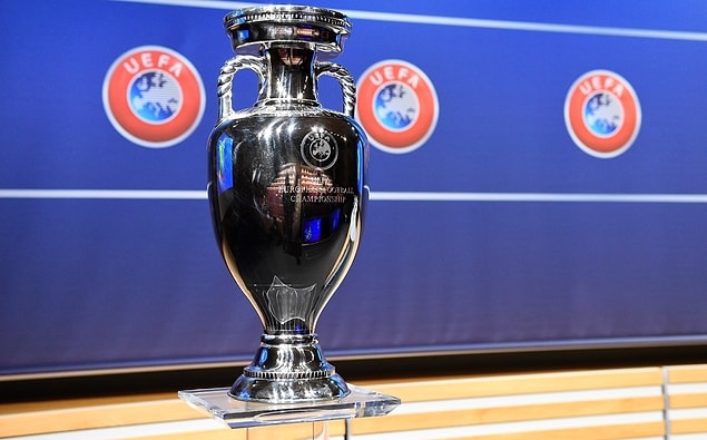 42. UEFA, koronavirüs tehdidi nedeniyle EURO 2020'nin ertelenmesinin gündemde olmadığını ve planlamanın daha önce belirlendiği gibi devam edeceğini açıkladı.