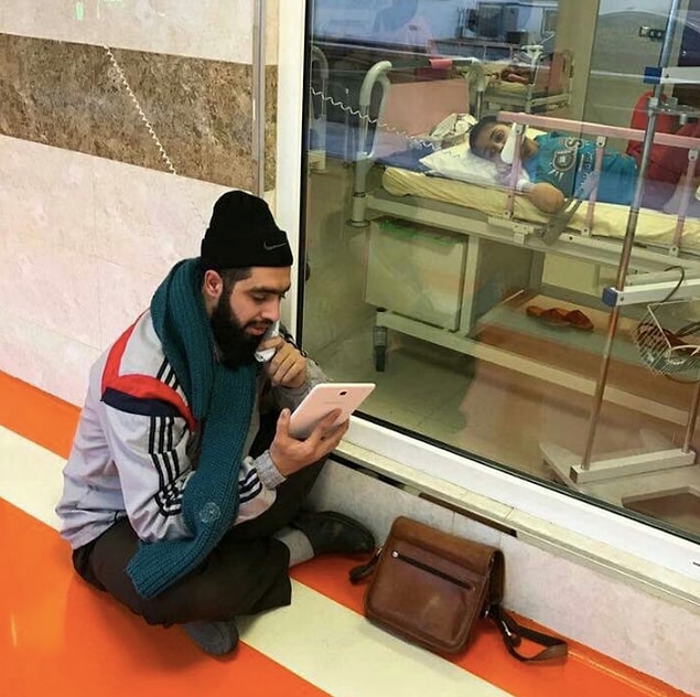2. "Hasta öğrencisinin her gün yanına giden öğretmen."