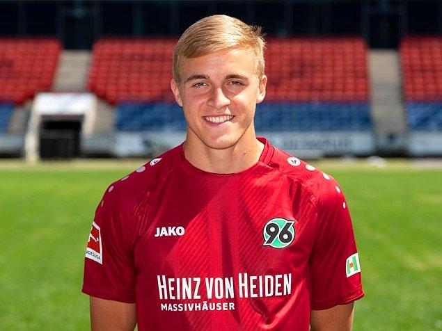 2. Timo Hübers - Hannover 96