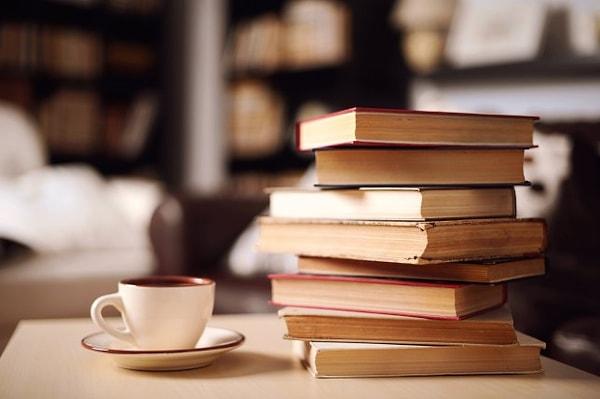 3. Kütüphanenizde "Sonra okurum." dediğiniz birkaç kitabınız mutlaka vardır!