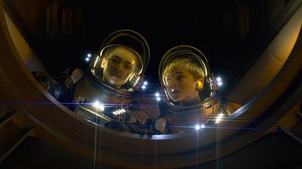 11. Netflix'in en sevilen bilim kurgu dizilerinden biri olan Lost in Space, üçüncü sezonuyla birlikte ekranlara veda edecek.