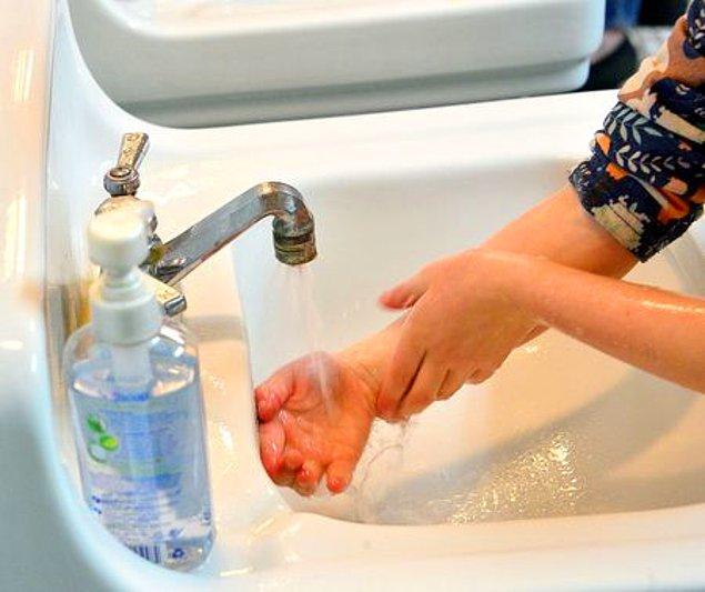 1. Ellerimizi en az 20 saniye yıkamalıyız.