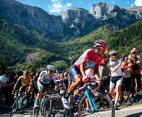 24. İtalya Bisiklet Turu (Giro d'Italia), koronavirüs nedeniyle ileri bir tarihe ertelendi. Yeni tarihin 3 Nisan'da açıklanması bekleniyor.
