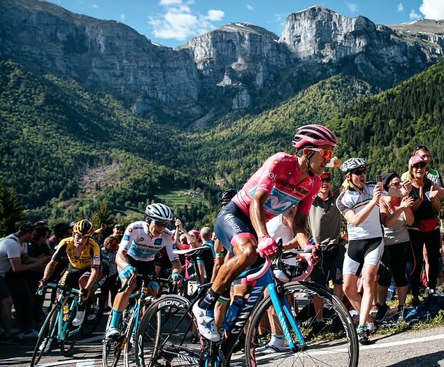 24. İtalya Bisiklet Turu (Giro d'Italia), koronavirüs nedeniyle ileri bir tarihe ertelendi. Yeni tarihin 3 Nisan'da açıklanması bekleniyor.