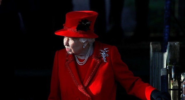 Kraliçe Elizabeth tüm programlarını askıya aldı, yerel seçimler ertelendi