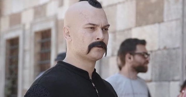 9. Çağatay Ulusoy'un Hakan: Muhafız dizisi için değiştirdiği imajına birbirinden komik tepkiler geldi...