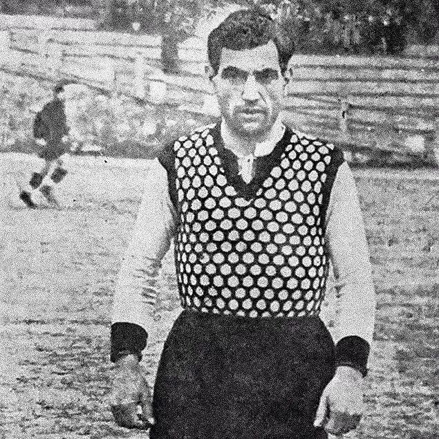 Beşiktaş'ın efsane kaptanı "Baba" lakaplı Hakkı Yeten, 61 maçta 29 golle en golcü futbolcu unvanını elinde bulunduruyor.