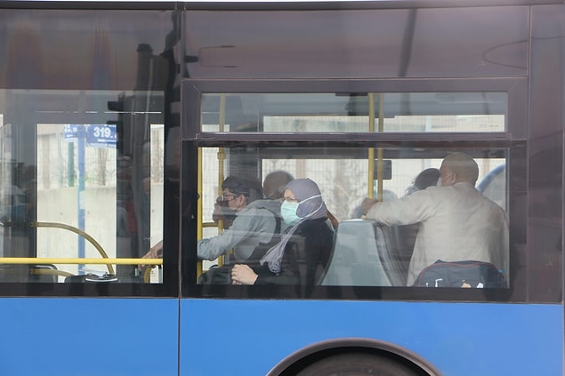 Umre seyahatinden dönen vatandaşlar uçakta sağlık kontrolünden geçmiş ve ardından tedbir amaçlı karantinaya alınmışlardı.