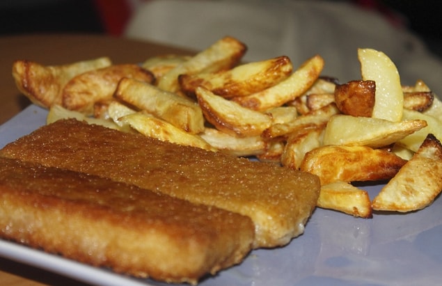 17. 'Fish and chips' satan restoranlarda da diğer kızarmış ürünler satan restoranlarda olduğu gibi yağ kaliteleri oldukça şaibelidir. Bu yüzden güvenmediğiniz yerlerde tüketmenizi önermiyoruz.