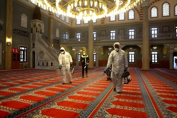 Erbaş ayrıca "İslam dini insan hayatını tehlikeye atacak uygulamalara cevaz vermez." ifadelerini kullandı.