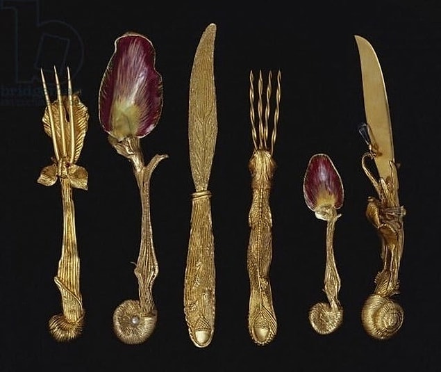 12. Dâhi sanatçı Salvador Dali'nin 1957'de tasarladığı sofra takımı.