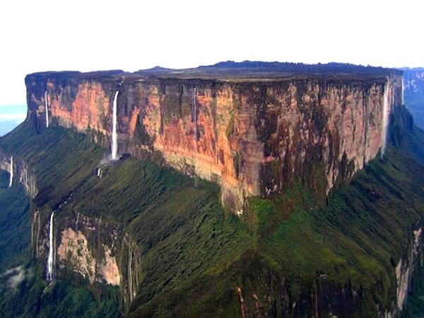 13. Venezuela'da yer alan Roraima Dağı'nın şekli sizce neden böyle?